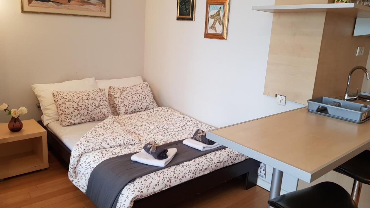 Downtown Belgrade Hostel And Apartments ภายนอก รูปภาพ